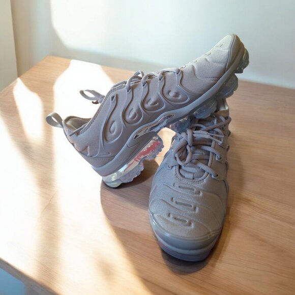 AIR VAPORMAX PLUS main image 4